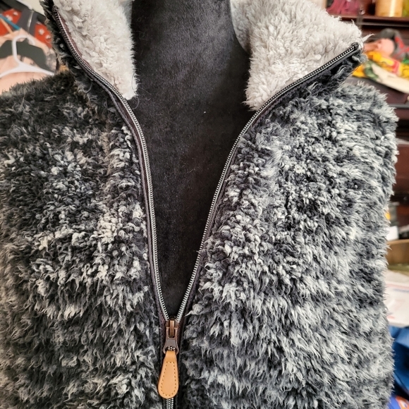 Simply Southern Large Faux Fur Vest black and gray - Picture 2 of 14